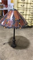 TIFFANY STYLE GLASS STAINED SHADE TABLE LAMP