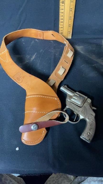 bucheimer holster and vintage toy cap gun