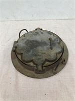 Cast iron waffle maker. 9”