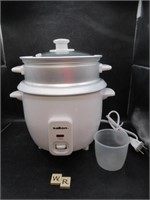 LIKE NEW SALTON RICE COOKER WITH STEAMER