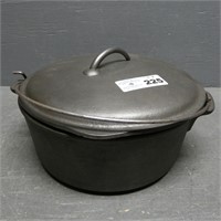 Unmarked USA Cast Iron 5 Qt Dutch Oven