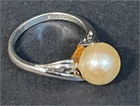 PRETTY .925 SILVER & PEARL RING