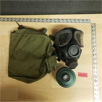 U.S. Gas Mask M40 With Bag and Booklet
