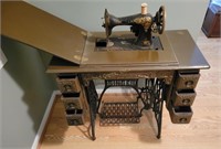 Vintage Singer Sewing Machine W/ Table