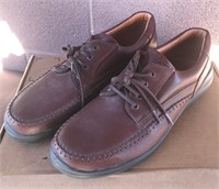 63 - PAIR OF MEN'S OXFORD TYPE SHOES (417)