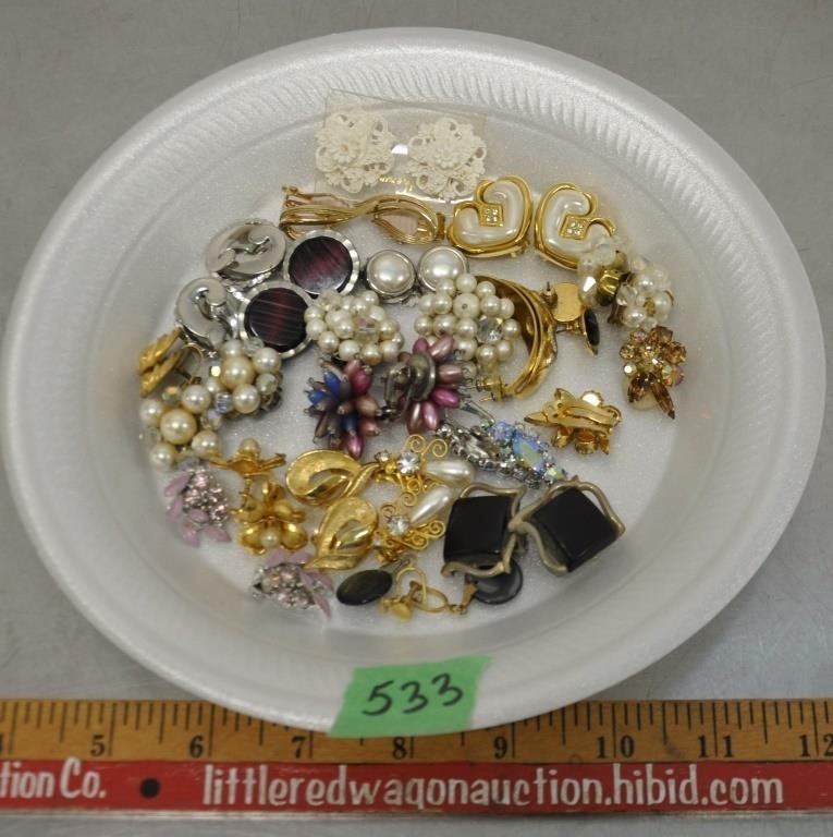 Lot of earrings, some vintage, see pics