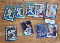APPROX 9 ASSORTED MLB TRADING CARDS