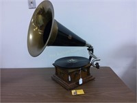 Victor Talking Machine w/ Horn - Type E 86792