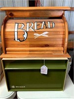 WOOD BREAD BOX / PLASTIC BREAD BOX