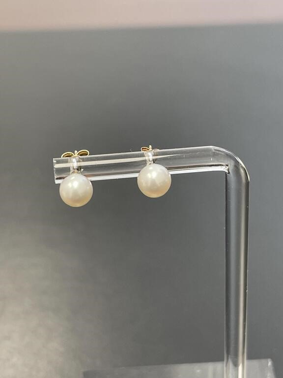 10 KT Pearl Studs