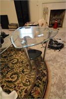 GLASS TOP TABLE 24 IN X 24 IN