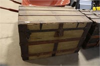 ANTIQUE STEAMER TRUNK