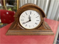 HOWARD MILLER MANTEL CLOCK BATTERY OPERATED