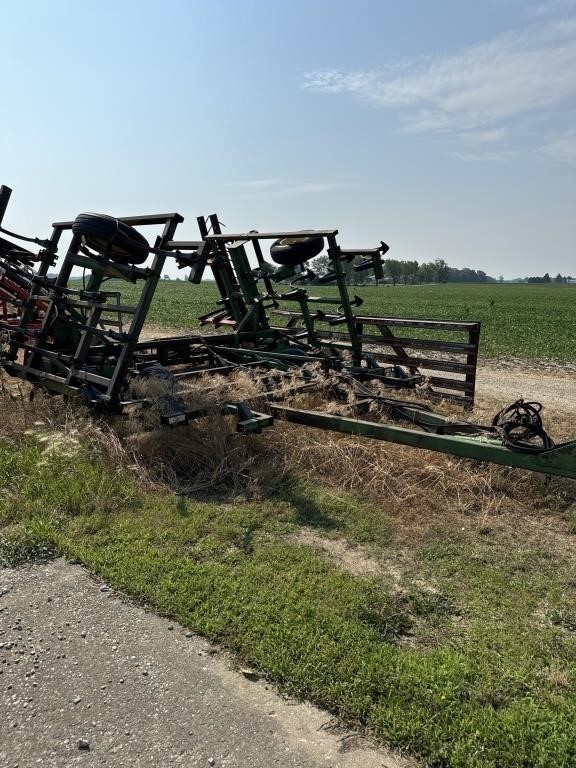 John Deere 21 ft field cultivator