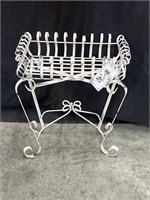 WHITE METAL PLANT STAND