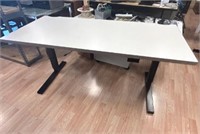 HUMANSCALE "FLOAT" SIT/STAND DESK