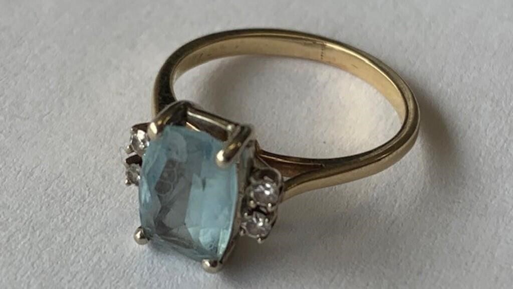 Ladies 14 1 10k Gold Ring w Aquamarine & Diamond