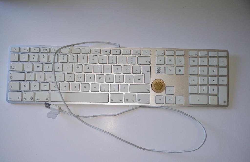Authentique clavier Apple en aluminium avec fil