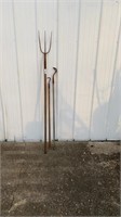 Vintage yard tools 3 tine pitch fork plus 2