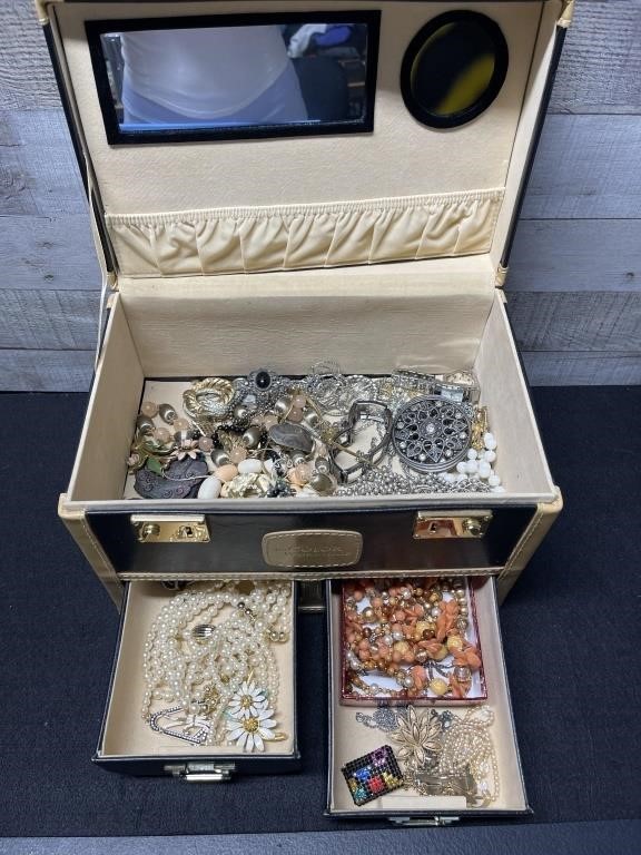 Jewelry Box With Jewelry