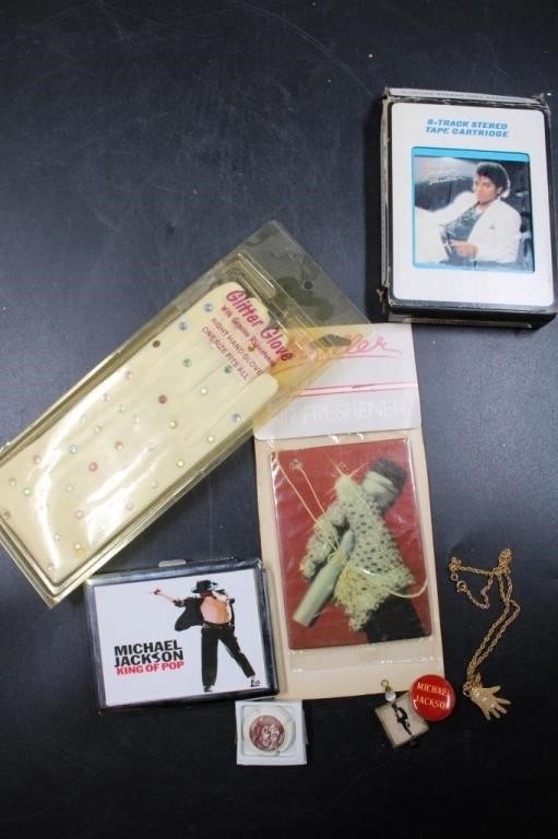 THRILLER 8 TRACK, GLITTER GLOVE, PENDANTS