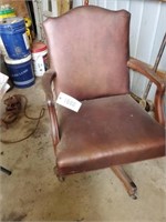 BROWN LEATHER LIKE SWIVEL ROLLING OFFICE CHAIR