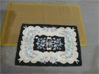 2 Rugs Black Flowers 28" x 42" / Yellow 36" x 59"