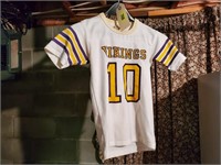 Vikings football jersey
size youth 10-12