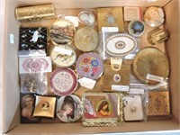 Lot of lady's compacts, brooches, & accessories