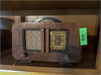 VINTAGE PHILCO VACUUM TUBE RADIO W RECORD