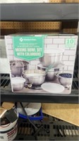 Mixing bowl set with colanders