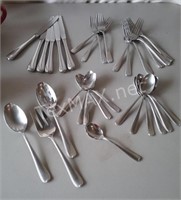 Ribbons Edge 31 pc Silverware