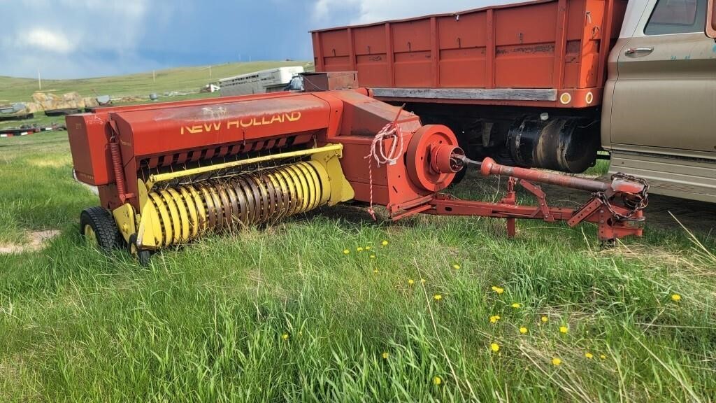 New Holland 277 Square Baler