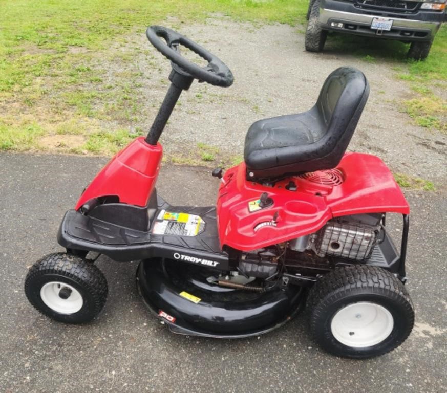 Troy-Bilt TB30R Riding Lawn Mower. 30" Cut,