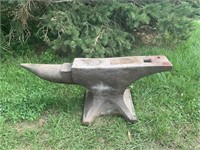 ANTIQUE HEAVY ANVIL #304 APPROXIMATE 300 LBS
