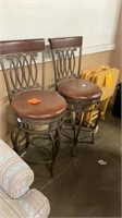 Metal cushioned bar stool