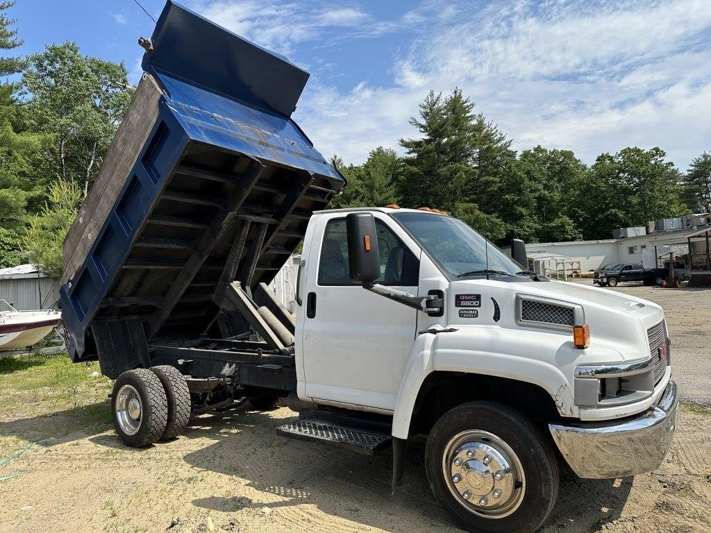 2004 GMC 5550 dump truck