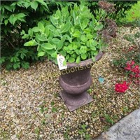 CONCRETE PLANTER