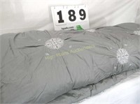 Madison Park King Size Comforter ONLY