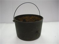 Wagner No. 8 Cast Iron Pot w/Handle  10x7 inches