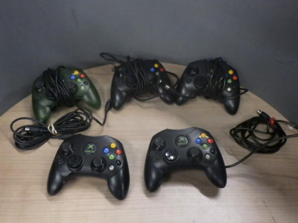 5 XBOX CONTROLLERS