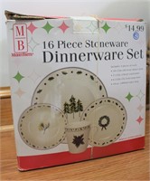 Merry Bright 16 pc Stoneware Dinnerware Set