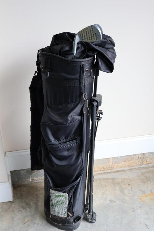 Golf Bag w/ 4pc Clubs