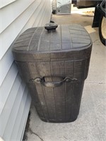 Plastic Garbage Can With Lid