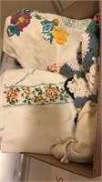 Vintage apron & tablecloth, pioneer woman
