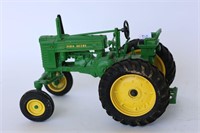 JOHN DEERE MODEL G TRACTOR ERTL 1/16