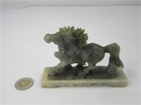 Sculpture d'un cheval en pierre de Jade