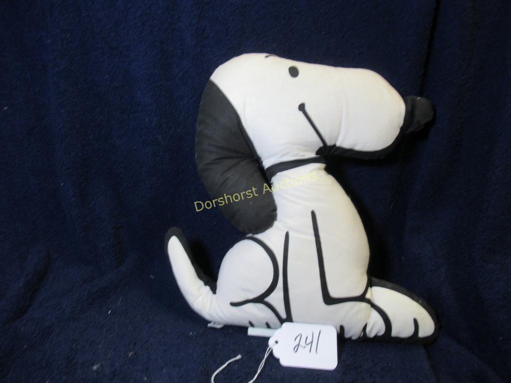 UNITED FEATURE SYNDICATE - 1963 SNOOPY - 14"H