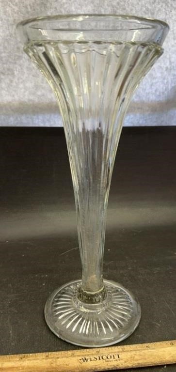 VINTAGE FLUTED GLASS CENTERPIECE VASE