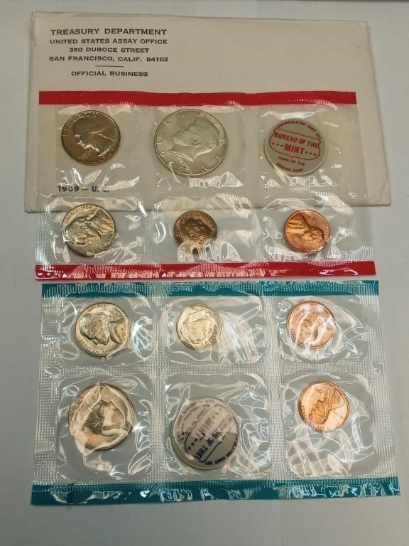 OF) UNC 1969 US mint set with silver half dollar